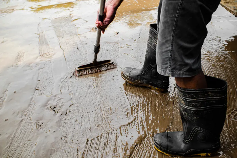 Keeps Water Out of the Reactive Clay Below